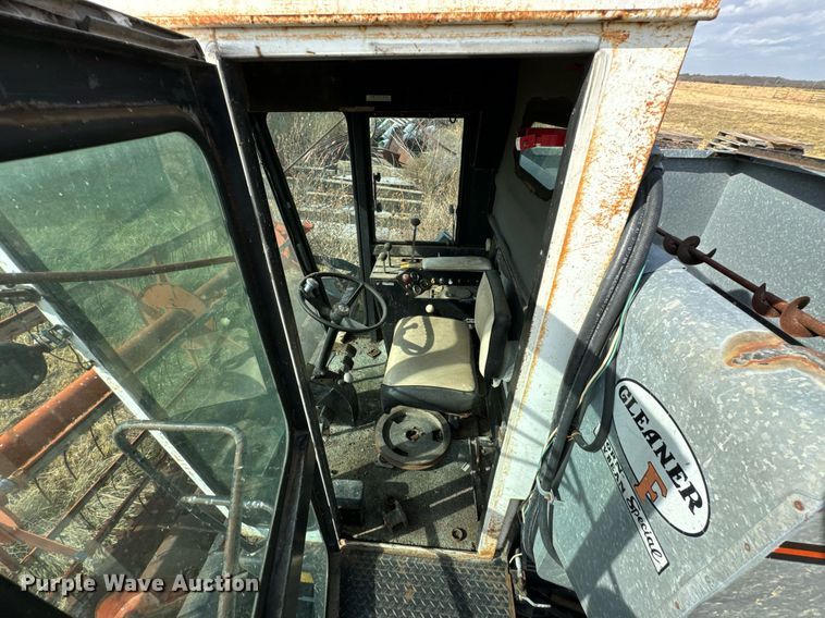 image for item DU9515 Allis-Chalmers Gleaner combine