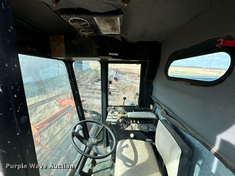 image for item DU9515 Allis-Chalmers Gleaner combine