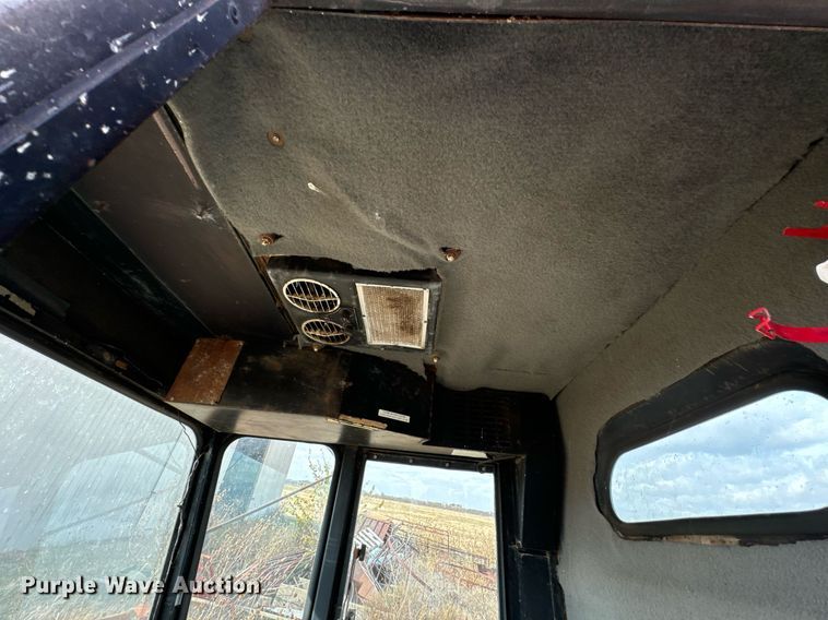 image for item DU9515 Allis-Chalmers Gleaner combine