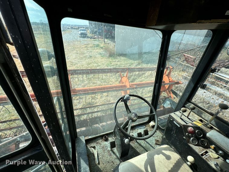 image for item DU9515 Allis-Chalmers Gleaner combine