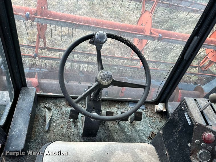 image for item DU9515 Allis-Chalmers Gleaner combine