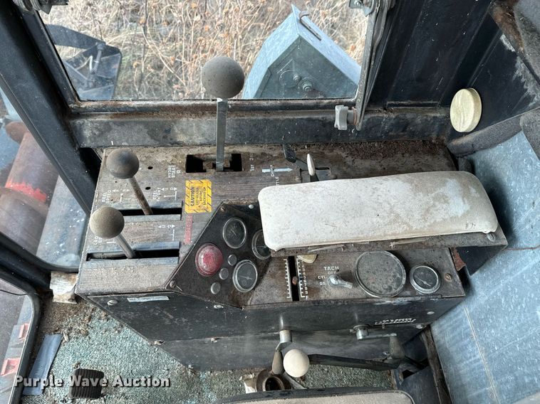 image for item DU9515 Allis-Chalmers Gleaner combine