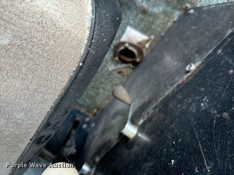 image for item DU9515 Allis-Chalmers Gleaner combine