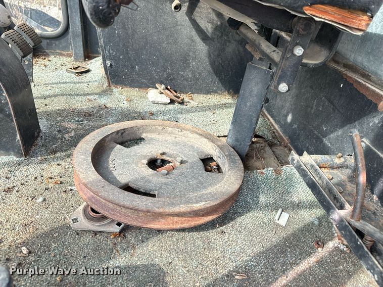 image for item DU9515 Allis-Chalmers Gleaner combine