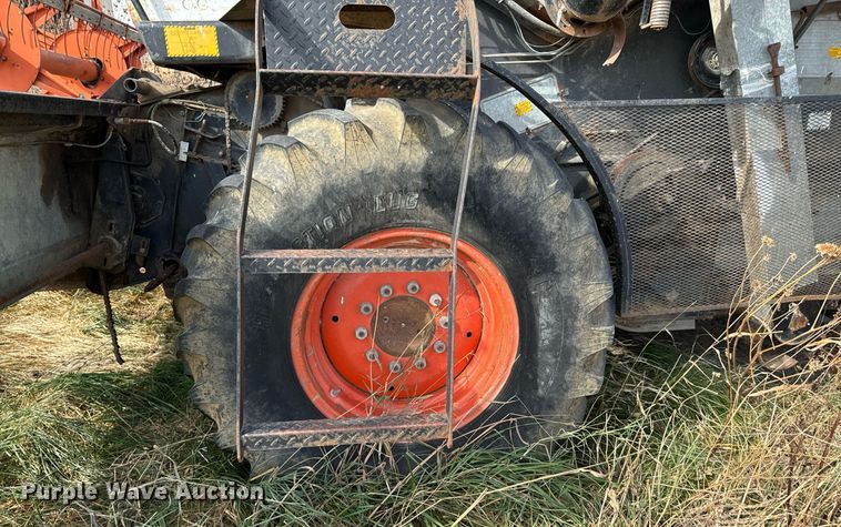 image for item DU9515 Allis-Chalmers Gleaner combine