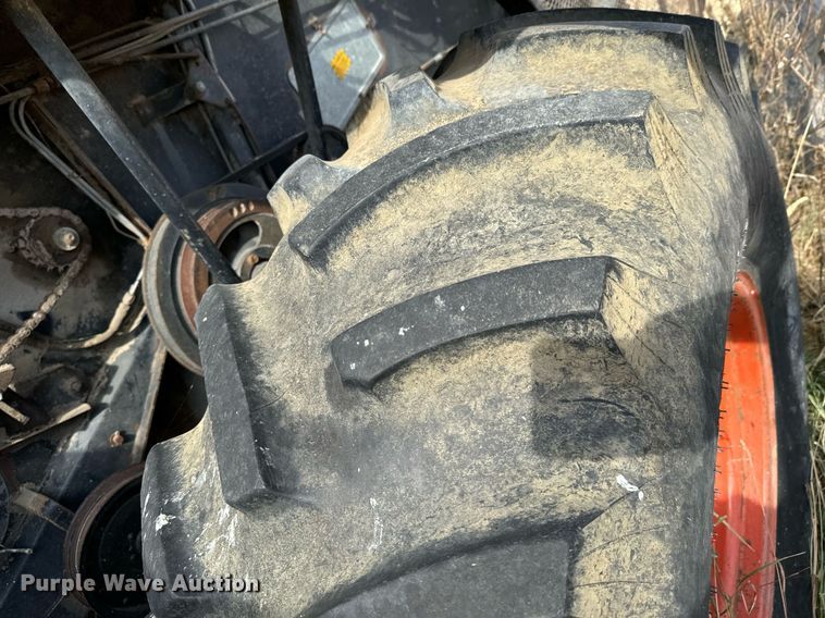 image for item DU9515 Allis-Chalmers Gleaner combine