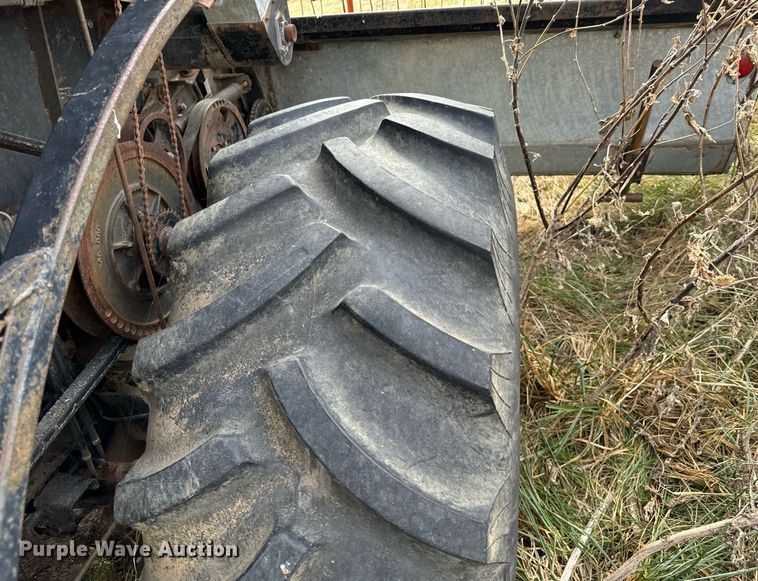 image for item DU9515 Allis-Chalmers Gleaner combine