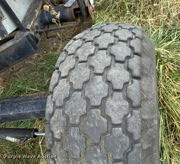 image for item DU9515 Allis-Chalmers Gleaner combine
