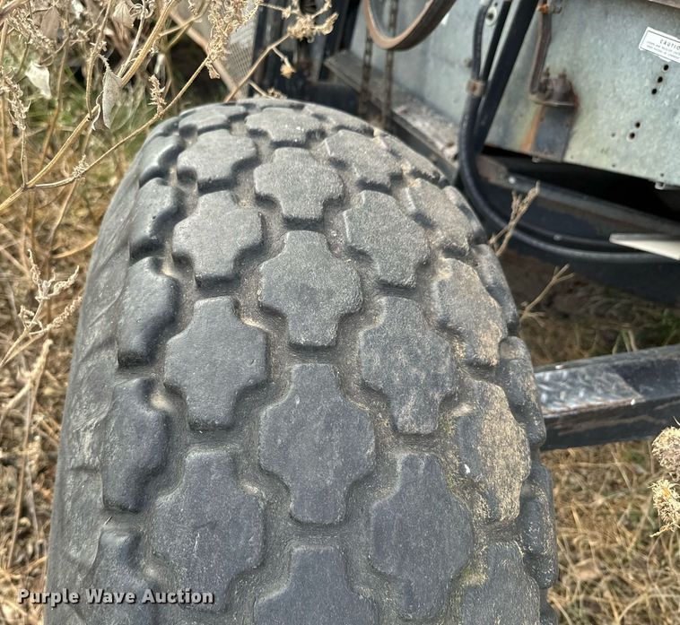 image for item DU9515 Allis-Chalmers Gleaner combine