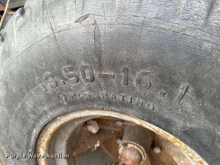 image for item DU9515 Allis-Chalmers Gleaner combine