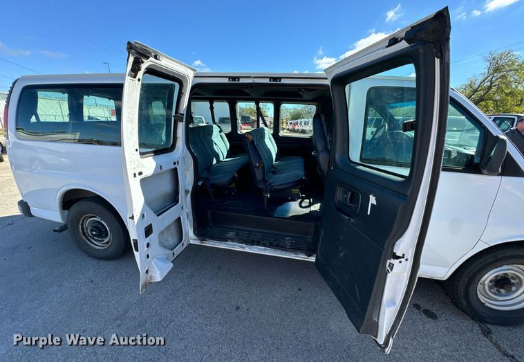 image for item DU9590 1999 Chevrolet Express 3500 van
