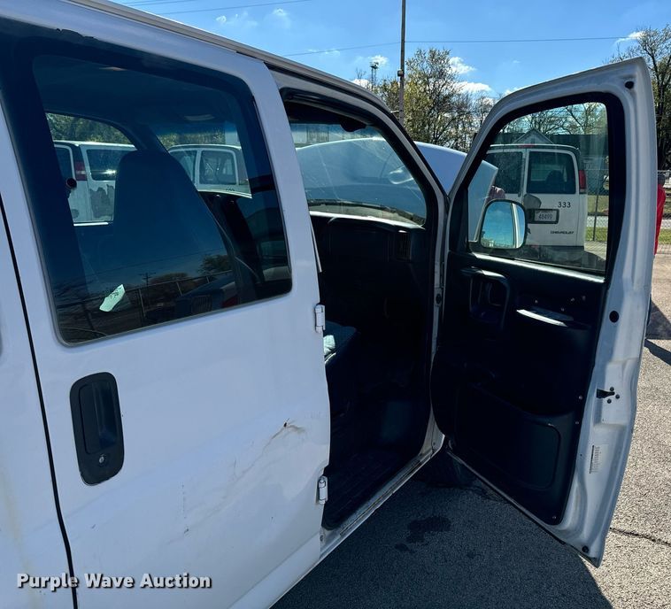 image for item DU9590 1999 Chevrolet Express 3500 van