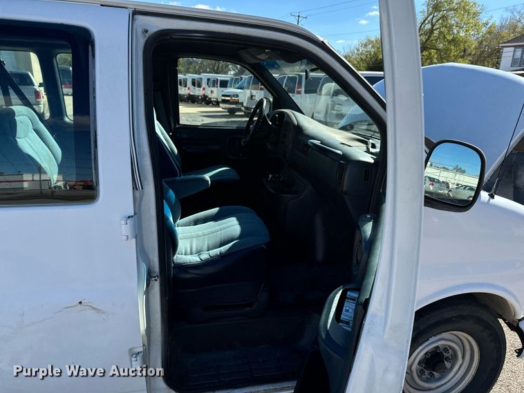image for item DU9590 1999 Chevrolet Express 3500 van