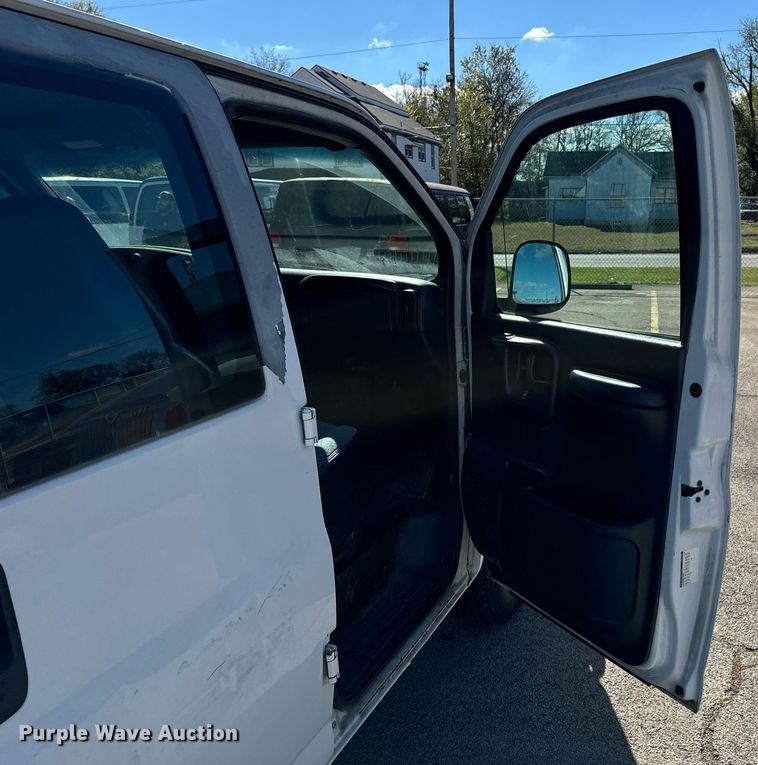 image for item DU9591 1999 Chevrolet Express 3500 van