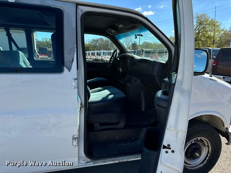 image for item DU9591 1999 Chevrolet Express 3500 van