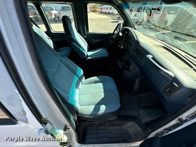 image for item DU9591 1999 Chevrolet Express 3500 van
