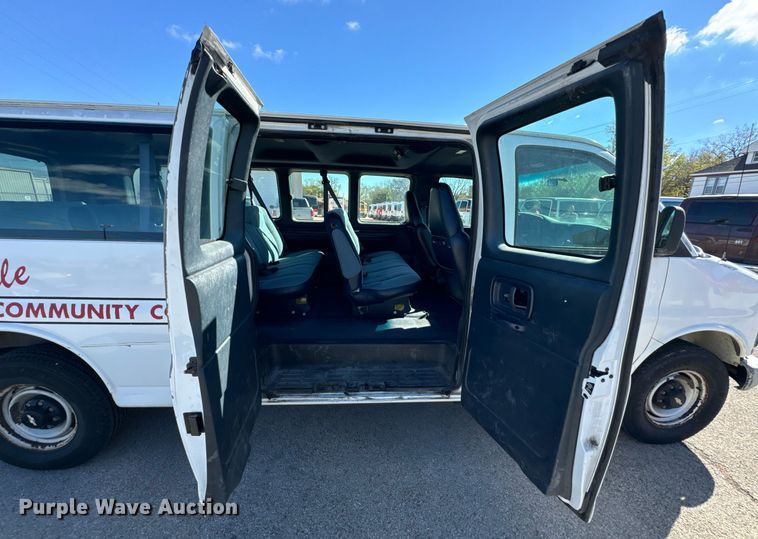image for item DU9591 1999 Chevrolet Express 3500 van