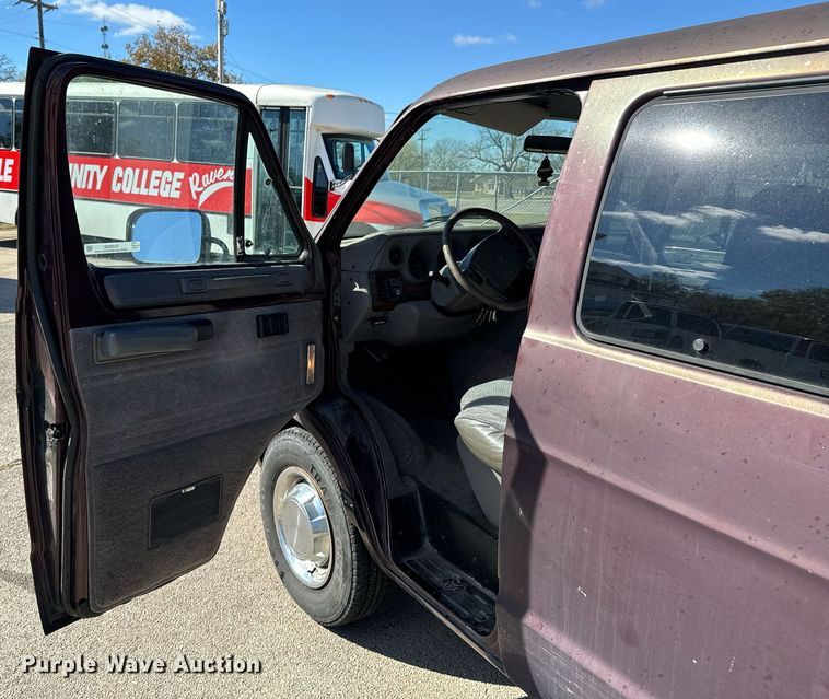 image for item DU9592 1995 Dodge Ram Wagon B3500 van