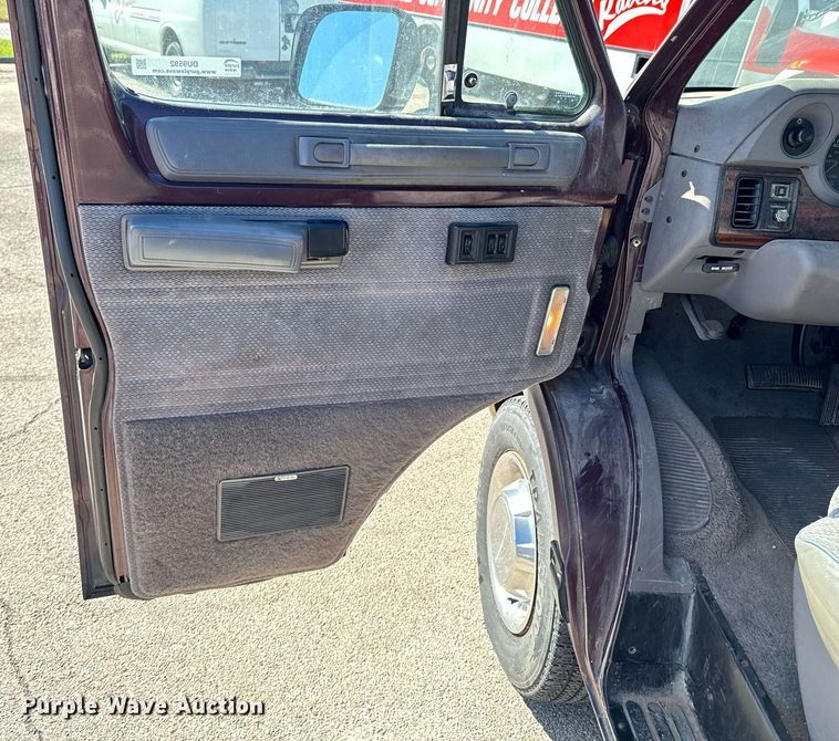 image for item DU9592 1995 Dodge Ram Wagon B3500 van