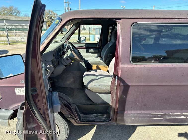 image for item DU9592 1995 Dodge Ram Wagon B3500 van