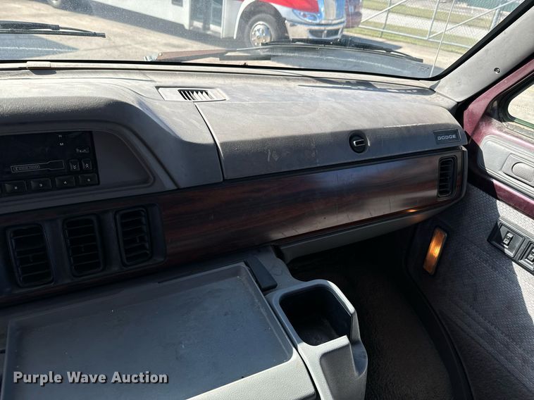 image for item DU9592 1995 Dodge Ram Wagon B3500 van