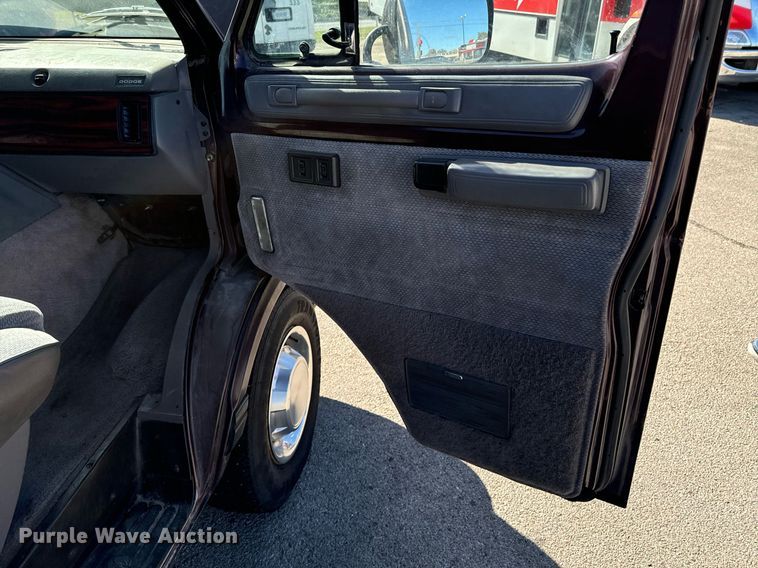 image for item DU9592 1995 Dodge Ram Wagon B3500 van