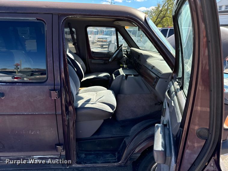 image for item DU9592 1995 Dodge Ram Wagon B3500 van