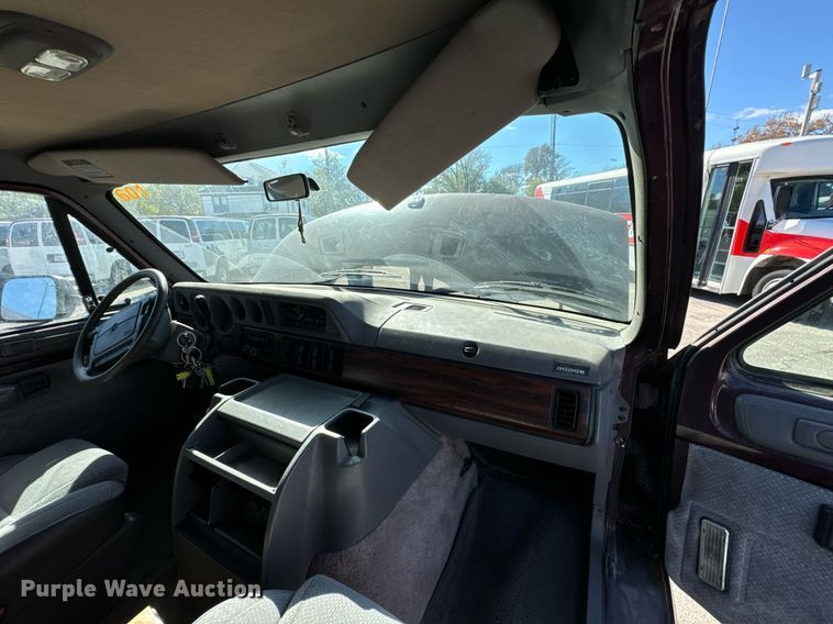 image for item DU9592 1995 Dodge Ram Wagon B3500 van