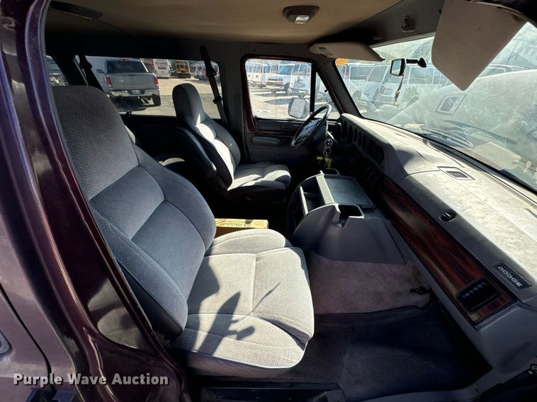 image for item DU9592 1995 Dodge Ram Wagon B3500 van