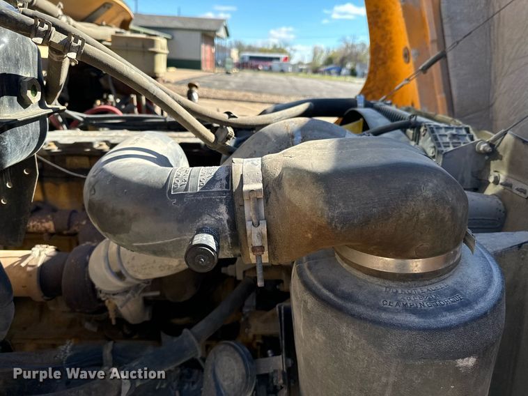 image for item DU9593 2004 Thomas school bus