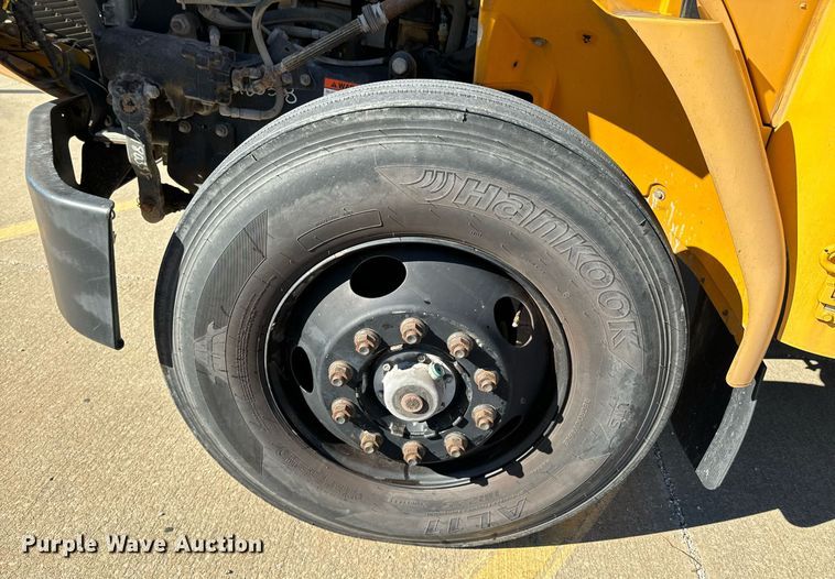 image for item DU9593 2004 Thomas school bus