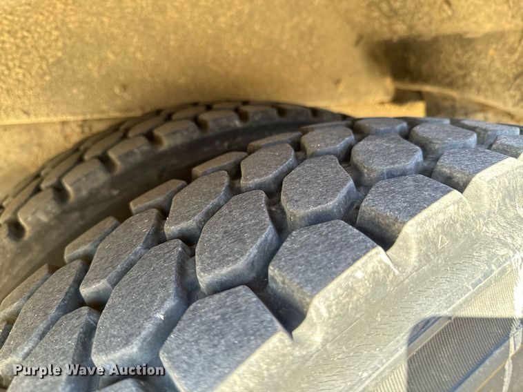 image for item DU9593 2004 Thomas school bus