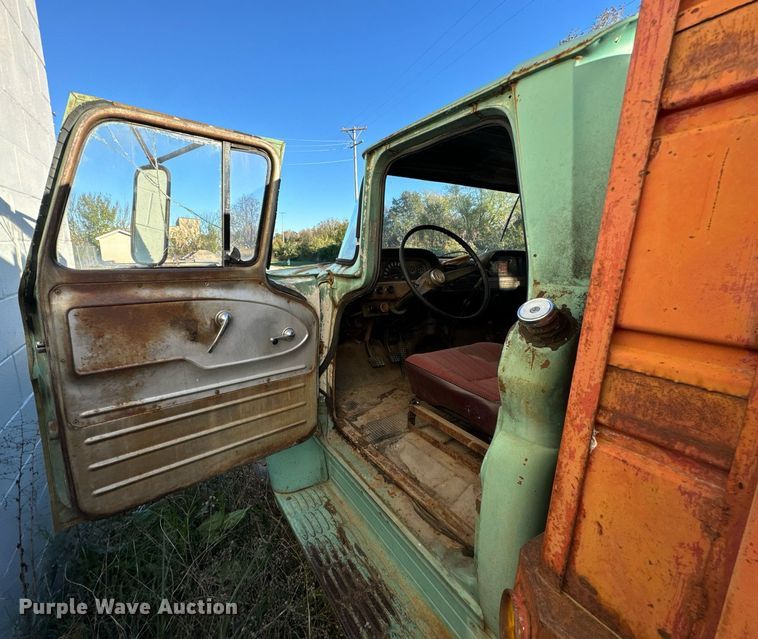 image for item DU9595 1960 Chevrolet C60 dump flatbed truck