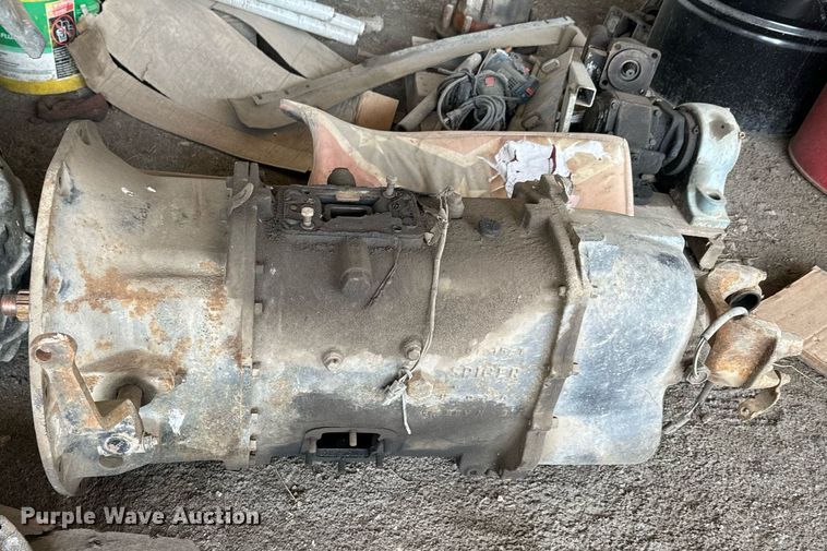 image for item DU9601 Engine and transmission parts