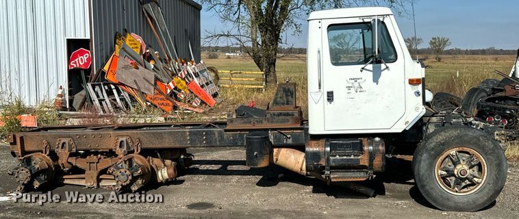 image for item DU9603 1996 International 4900 truck cab and chassis