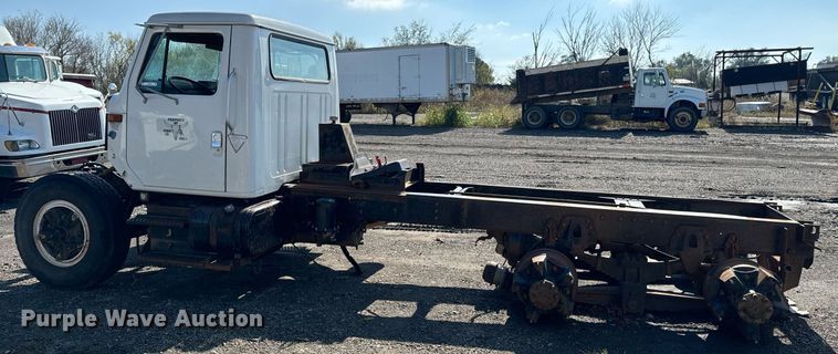 image for item DU9603 1996 International 4900 truck cab and chassis