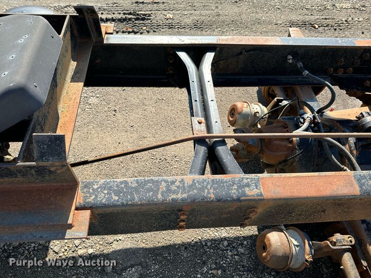 image for item DU9603 1996 International 4900 truck cab and chassis