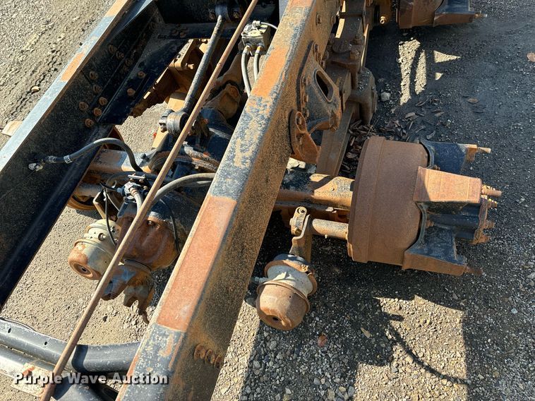 image for item DU9603 1996 International 4900 truck cab and chassis