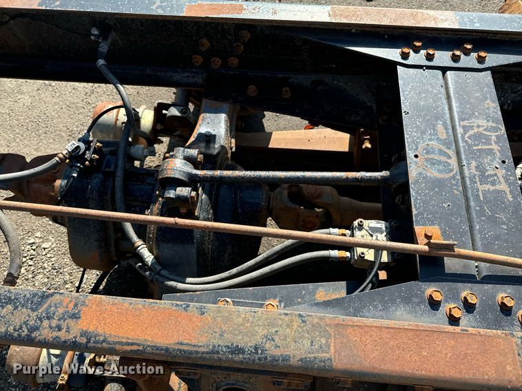 image for item DU9603 1996 International 4900 truck cab and chassis