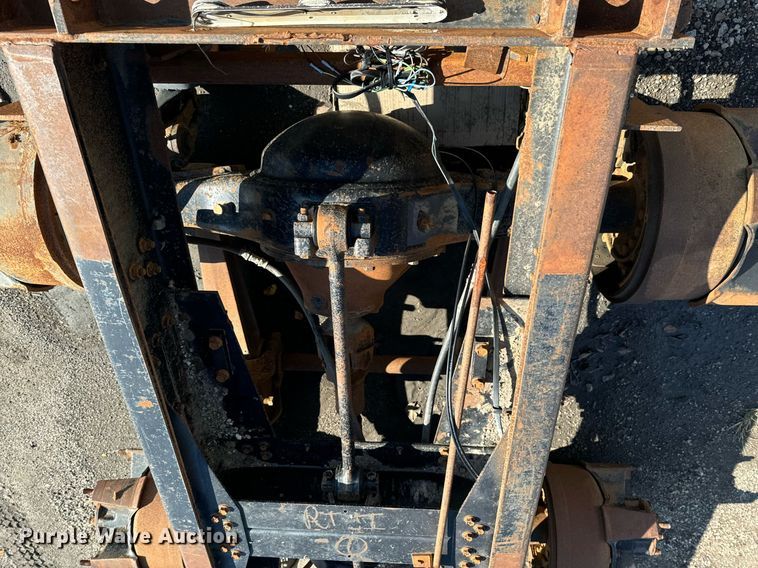 image for item DU9603 1996 International 4900 truck cab and chassis