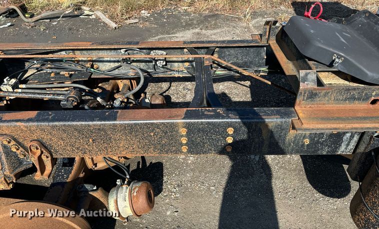 image for item DU9603 1996 International 4900 truck cab and chassis