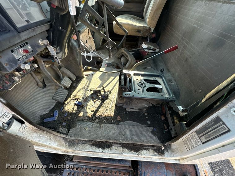 image for item DU9603 1996 International 4900 truck cab and chassis