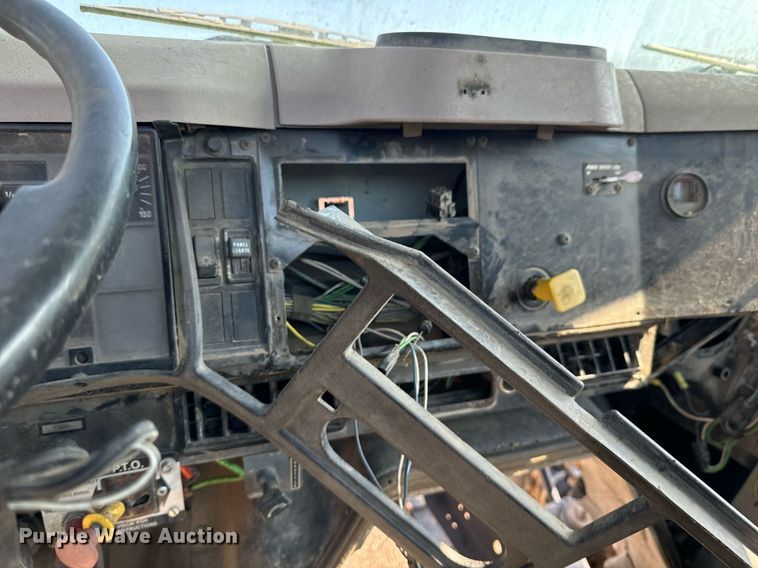 image for item DU9603 1996 International 4900 truck cab and chassis