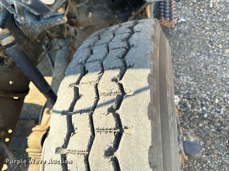 image for item DU9603 1996 International 4900 truck cab and chassis