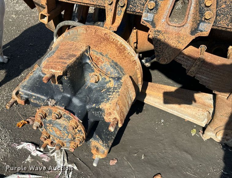 image for item DU9603 1996 International 4900 truck cab and chassis