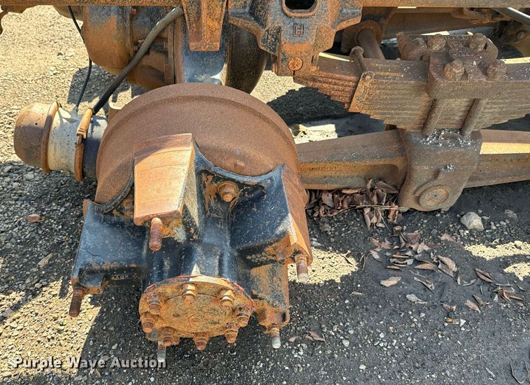 image for item DU9603 1996 International 4900 truck cab and chassis