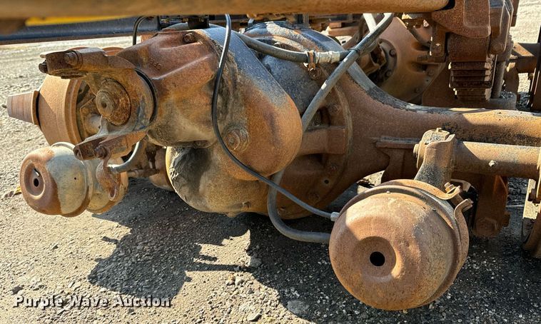 image for item DU9603 1996 International 4900 truck cab and chassis