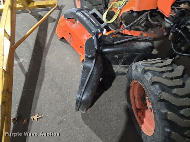 image for item DV0083 Kubota B7610 MFWD tractor