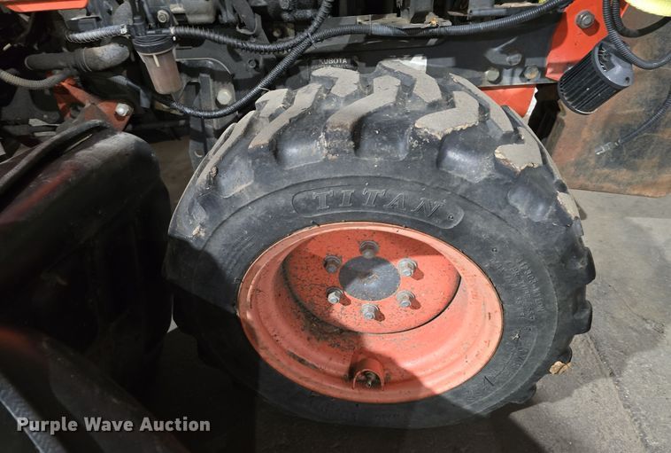 image for item DV0083 Kubota B7610 MFWD tractor