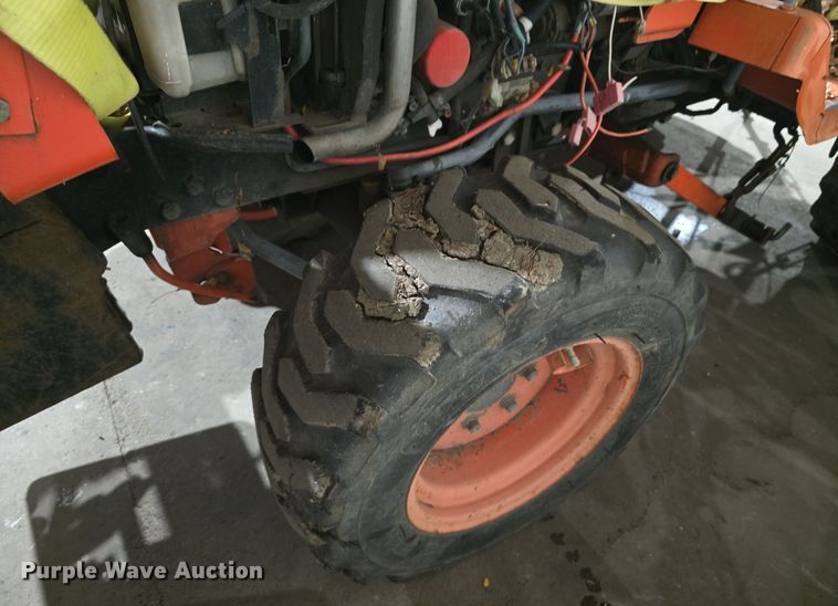 image for item DV0083 Kubota B7610 MFWD tractor